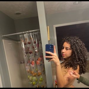 Meet your Posher, Aynara